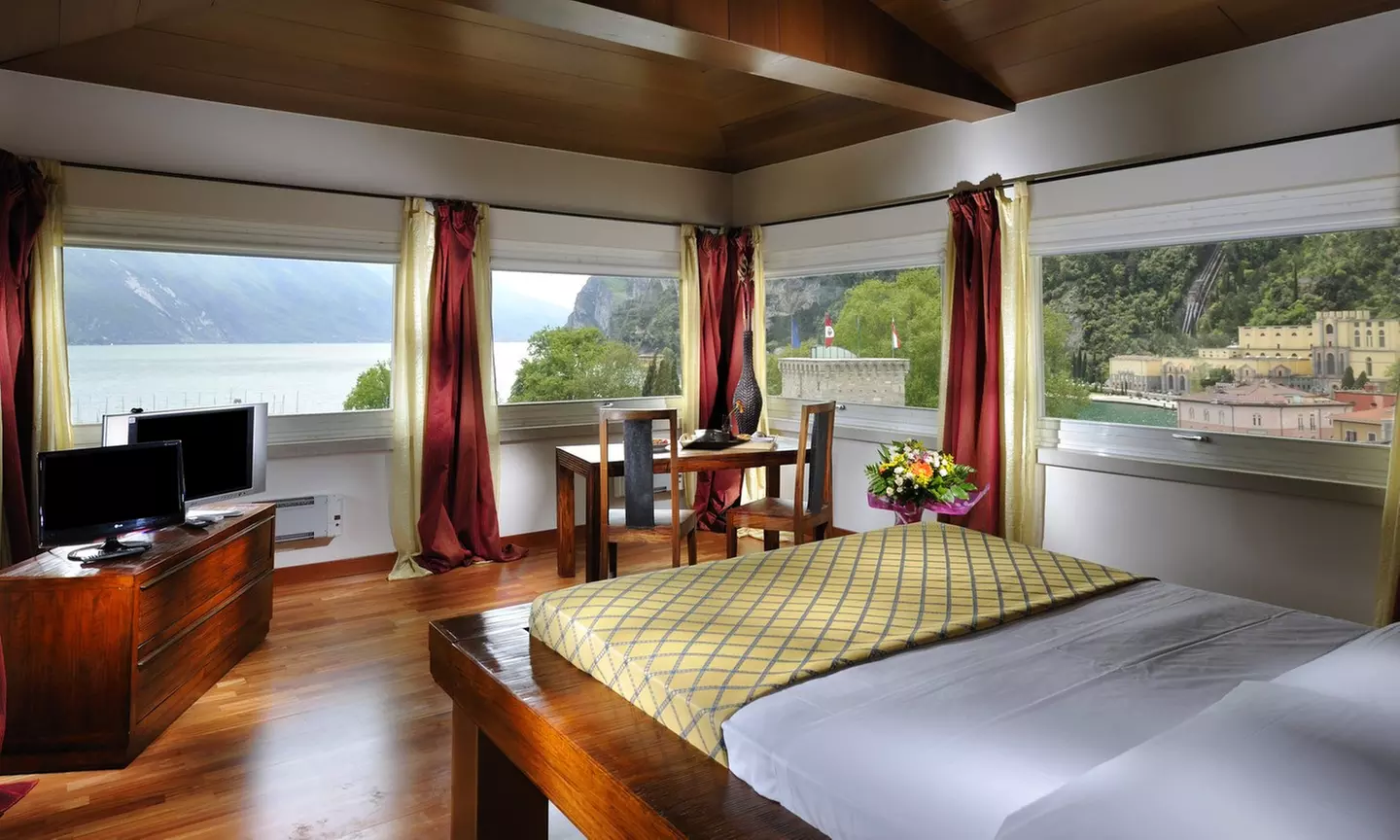 Gardasee: 2-4, 6 oder 8 Tage für Zwei inkl. Frühstück, Spa und opt. einem 4-Gänge-Menü im 4* Grand Hotel Riva - Primary Image