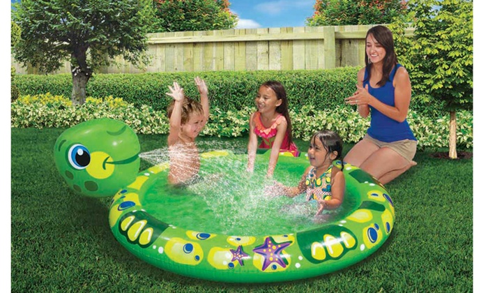 inflatable pool with sprinkler