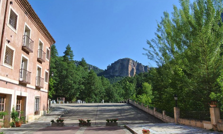 Image 1: Relax en el Real Balneario Solán de Cabras. Cuenca