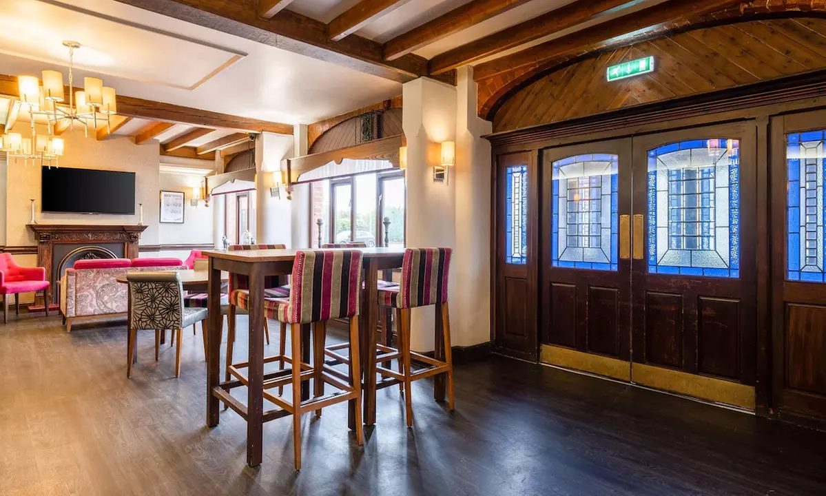 Lincolnshire: Standard/Superior Double Room with Breakfast