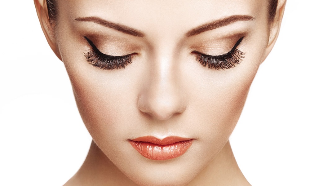 One Full Set of Natural or Individual 3D Volume Lashes