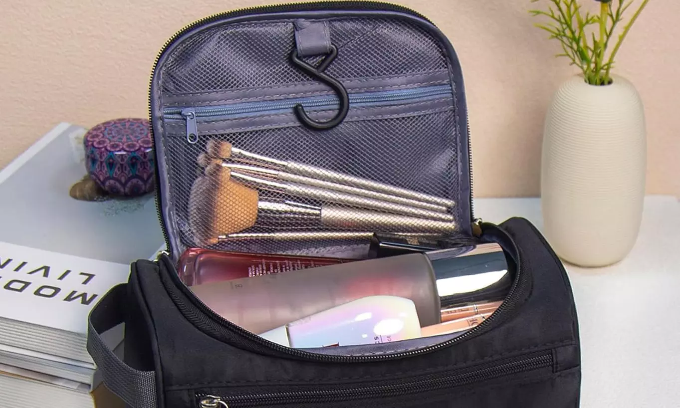 Trousse de toilette avec crochet de suspension