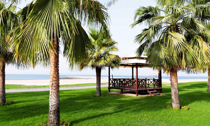 Image 8: 5* Fujairah Private Beach Package