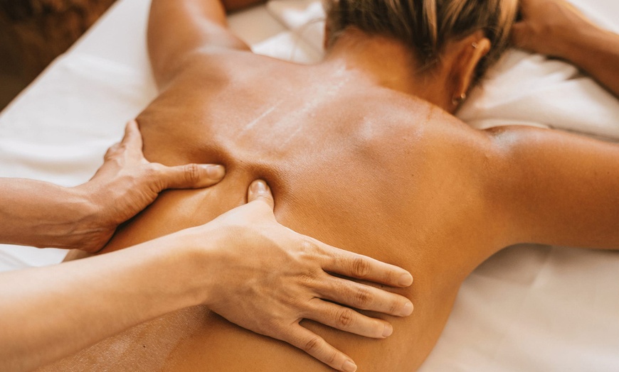 Image 5: Jusqu'à 43% de remise sur Massage - Californien chez Delphine Dubaele Naturopathe Réflexologue