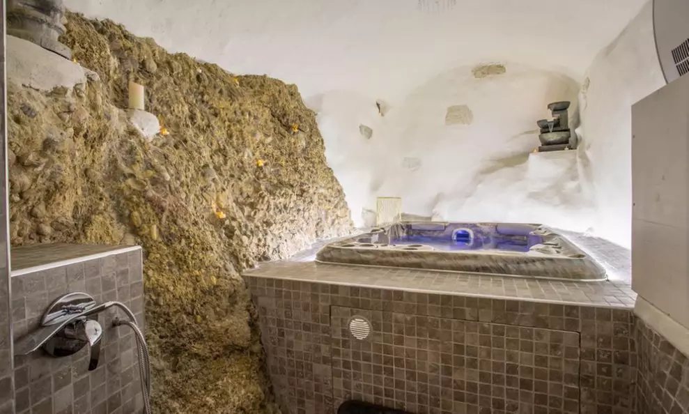 2 pass en spa de 90 min, demi-champagne et déco romantique en option