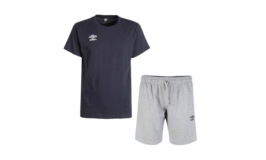 Image 11: Completo da uomo con maglietta e pantaloncini Umbro