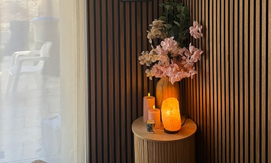 Image 6: Diepe ontspanning en balans met massage en cupping sessies