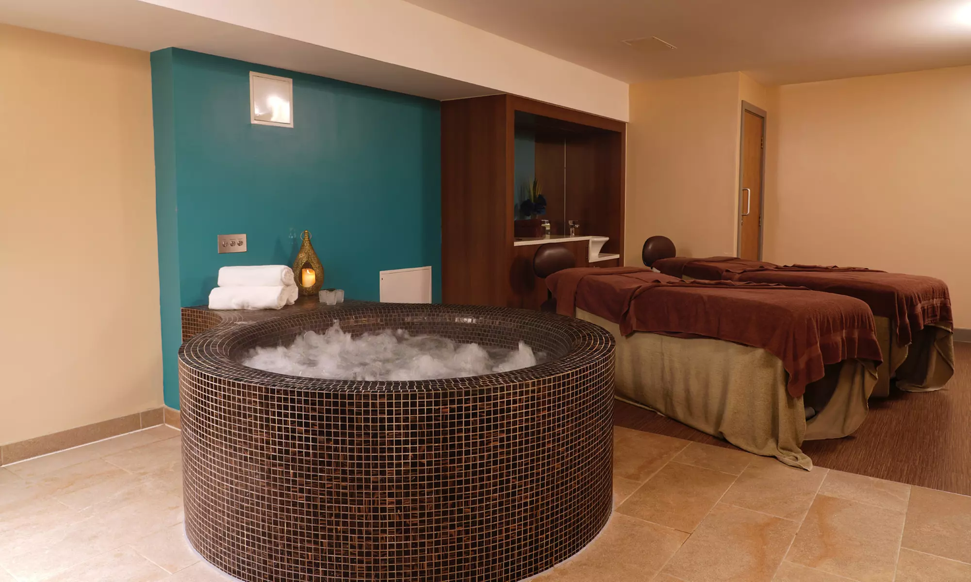 West Yorkshire: Double Room for 2 w/ Breakfast & Dinner, Plus Prosecco