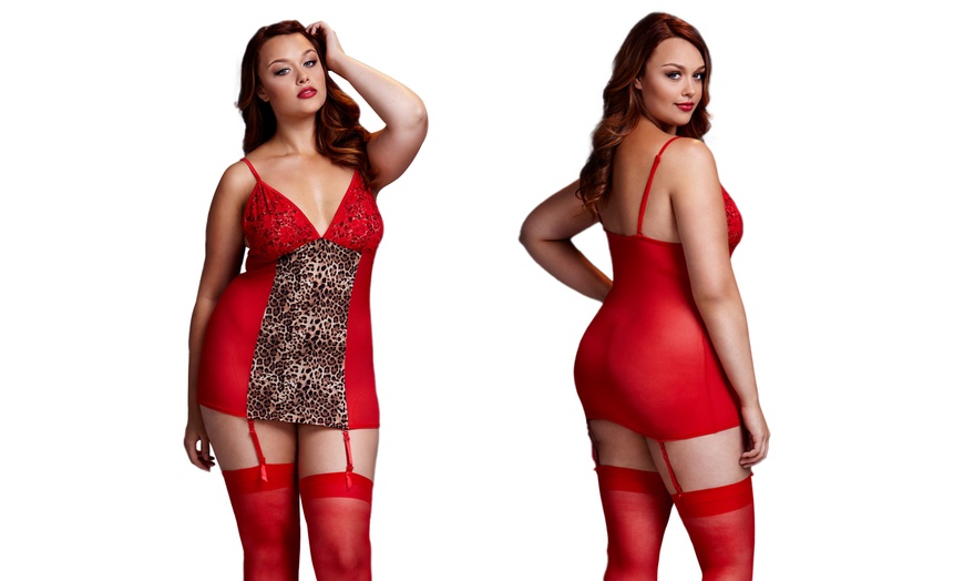 Image 1: Plus-Size Red Leopard Basque with Garter Straps