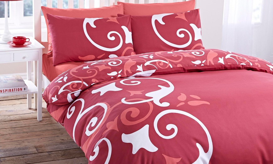 Image 3: £10 Duvet Sets