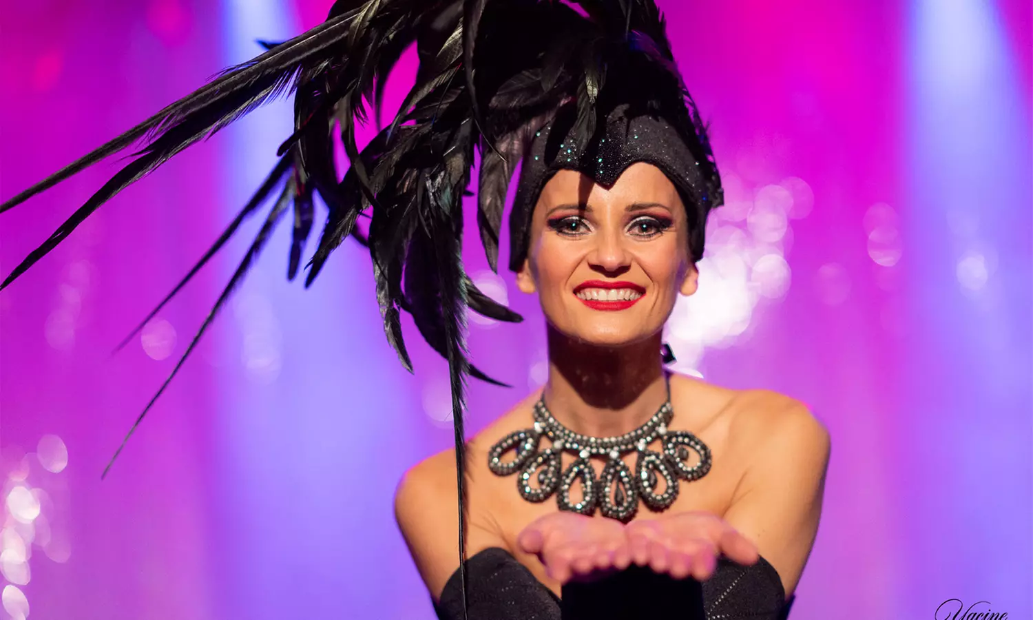 Déjeuner ou dîner-spectacle pour 1 ou 2 personnes, option carré VIP à L’Étincelle Cabaret - Primary Image