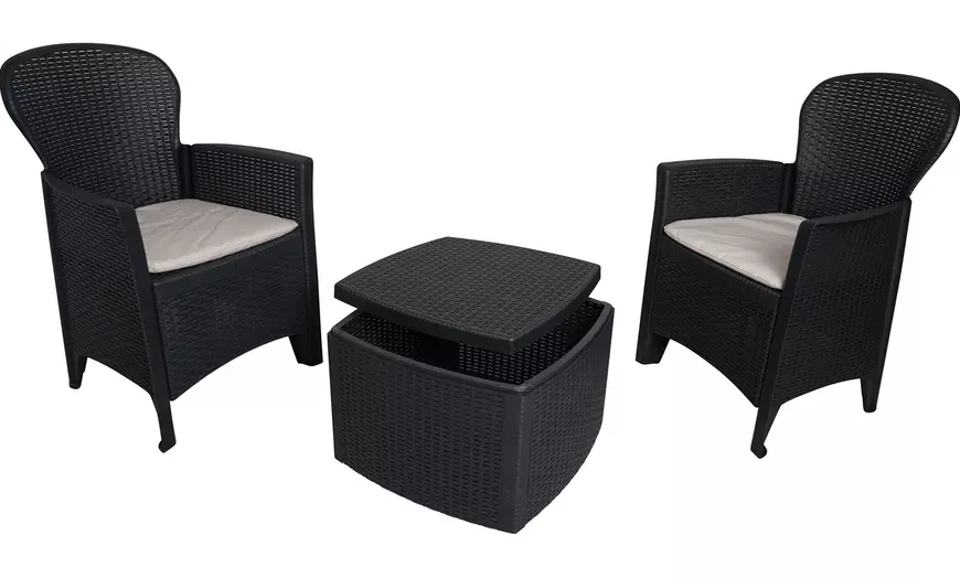 Image 3: Tuinset met twee stoelen en een tafeltje