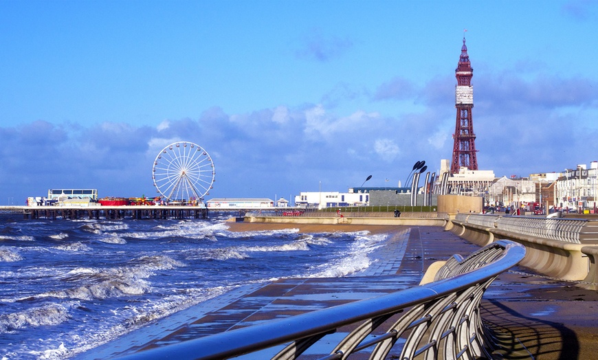 Image 3: Stay with Breakfast in Blackpool