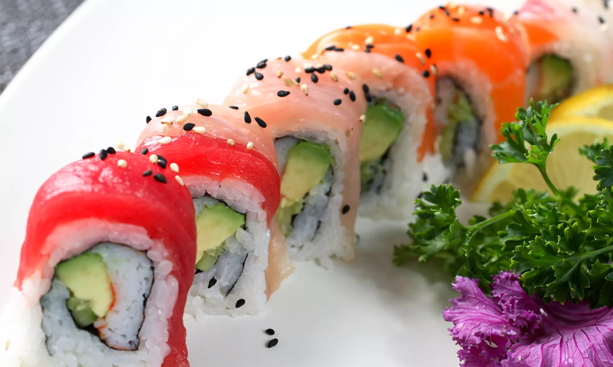 Vegetarische Nigiri, Rolls & Maki: Sushi-Platte mit 51 Teilen inkl. 1L Softdrink (bis zu 12% sparen) - Primary Image