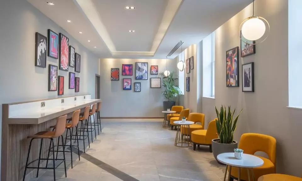 Brighton and Hove: Deluxe Double with Breakfast and Dinner