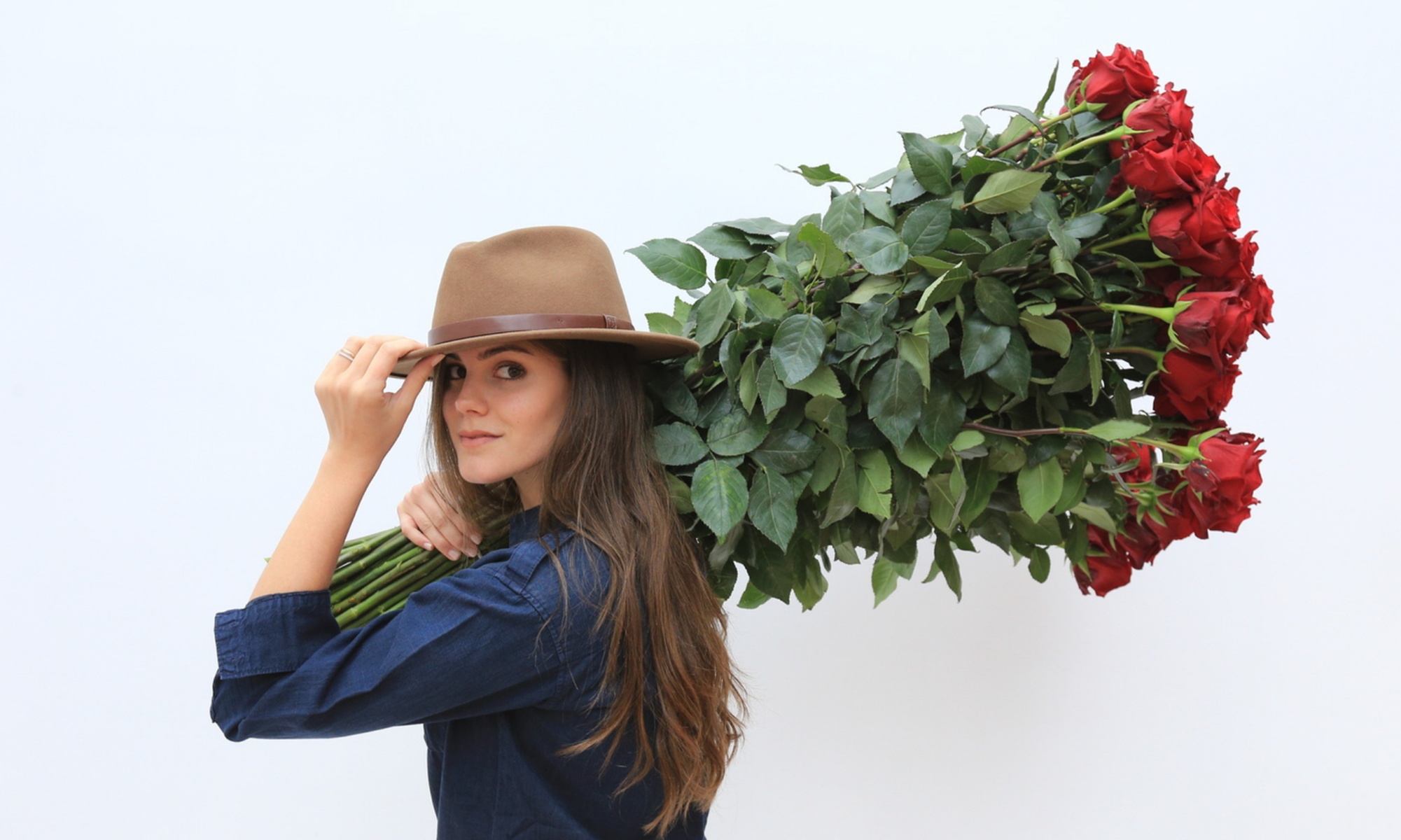 Rosaholics Deal: Up to 74% Off Valentine’s Day Farm Fresh Roses