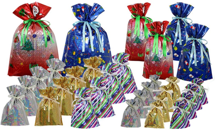 Image 1: Christmas Drawstring Gift Bag Set