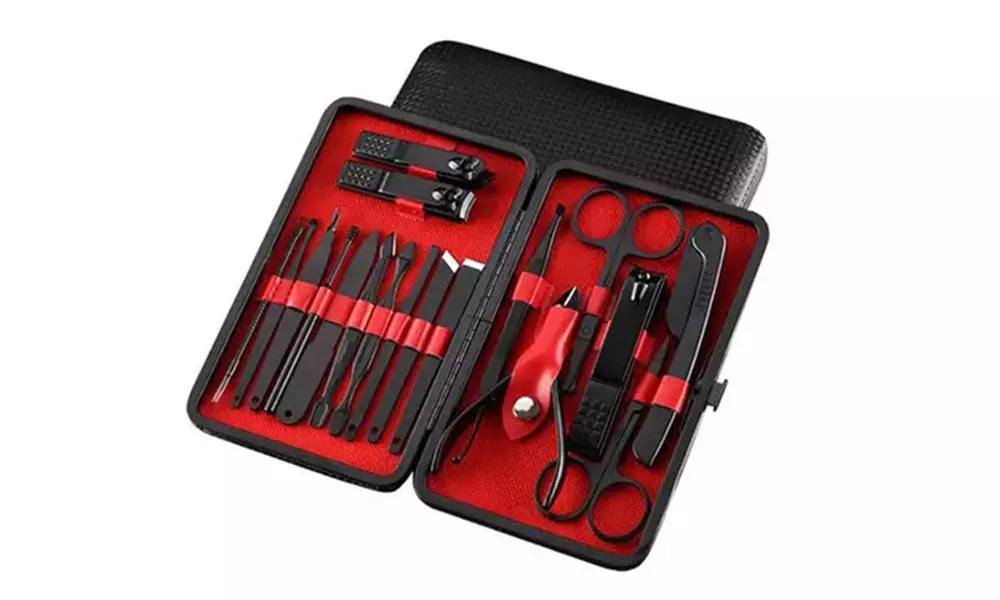 1 o 2 kit manicure con vari accessori inclusi - Primary Image