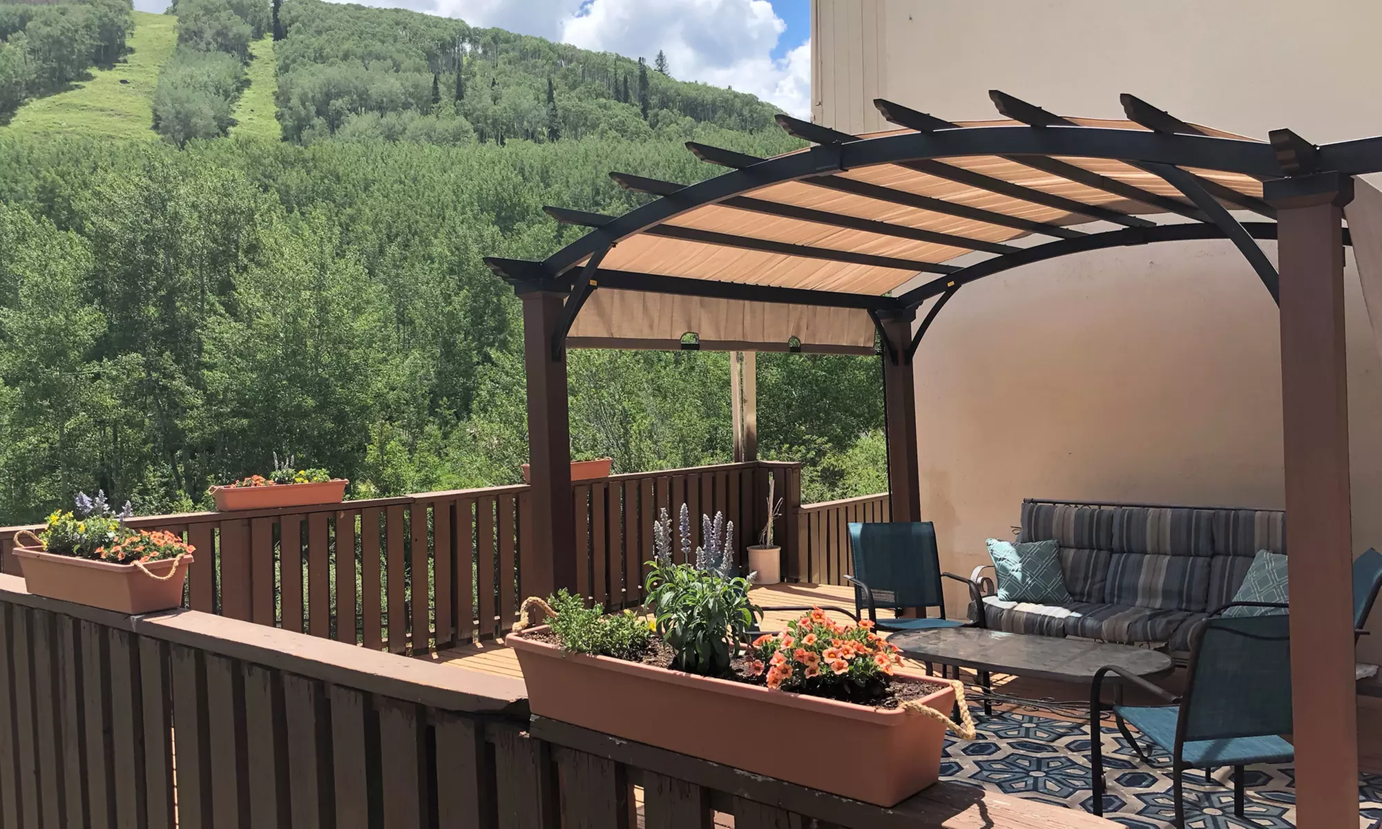 Stay at Sunlight Lodge Bed & Breakfast in Glenwood Springs, CO. - Primary Image