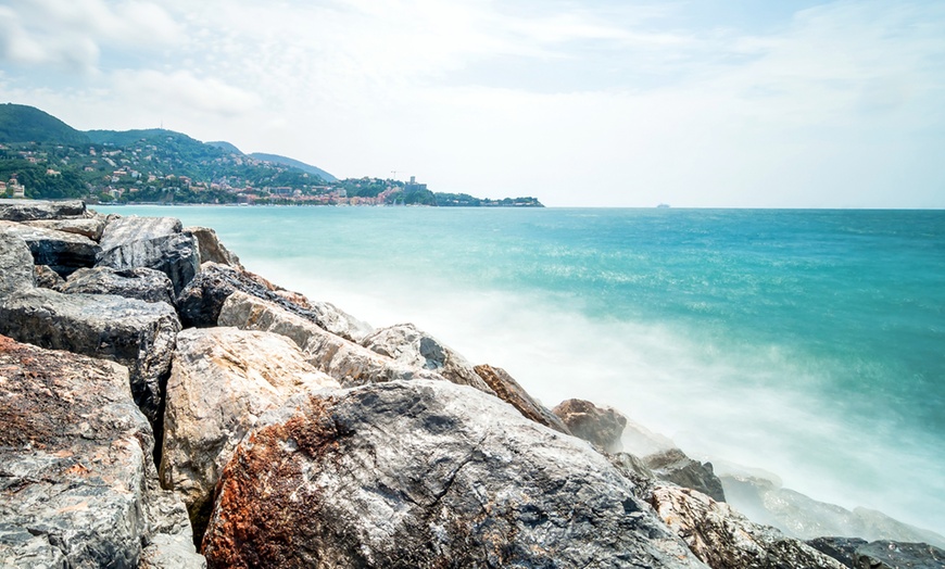 Image 1: Tra le spiagge della Marinella e le Cinque Terre