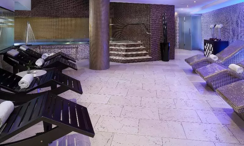 Circuito spa en hotel 5* con copa de cava y opción a masaje para 1 o 2