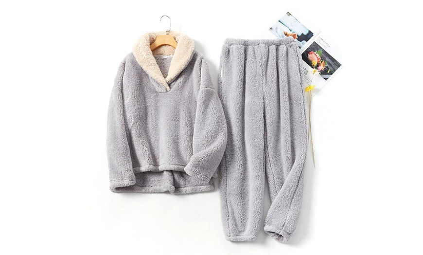 Image 8: Women's Two-Piece Fuzzy Pajama Sets