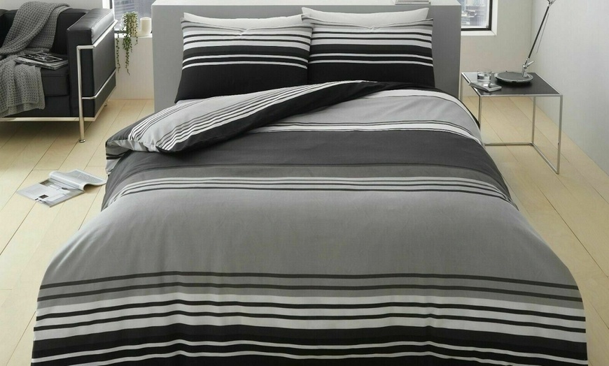 Image 1: Moxie Duvet Set