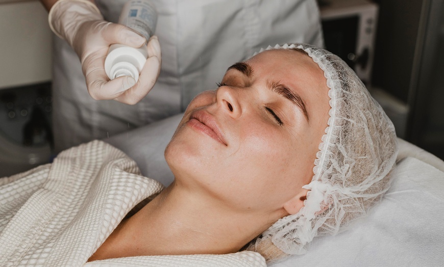 Image 10: Renueva tu piel: tratamiento facial en Carla Saura Estética Belleza