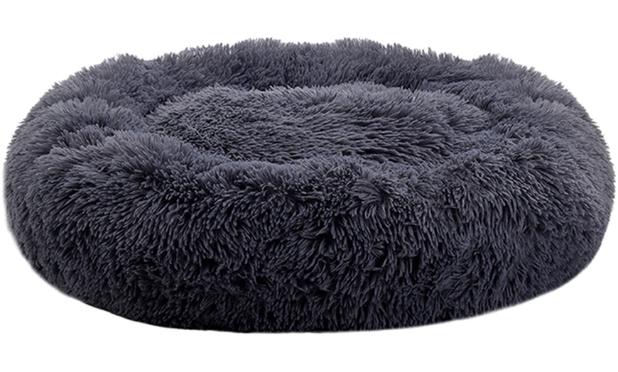 Image 2: Plush Donut-Shaped Dog Bed