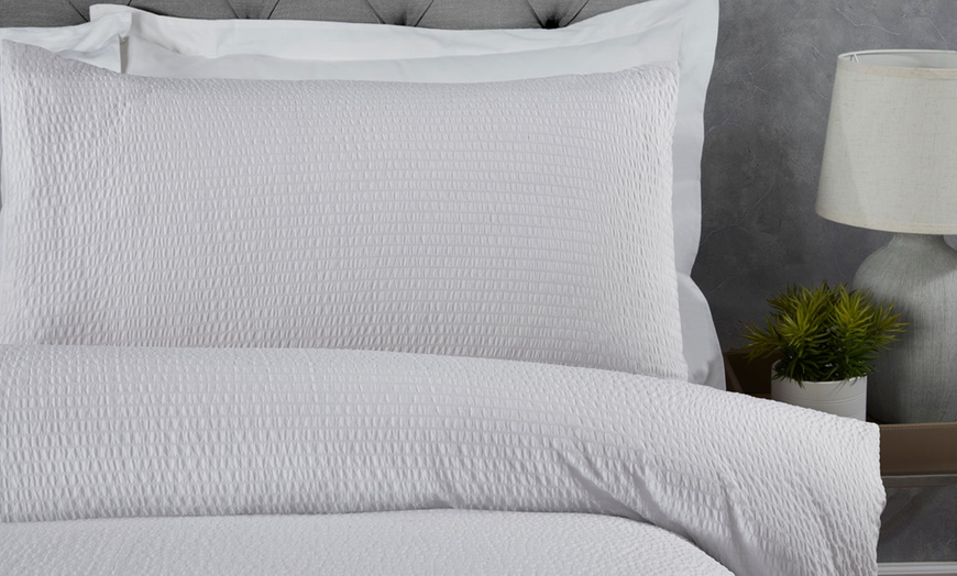 Image 2: White Collection Seersucker Duvet Set