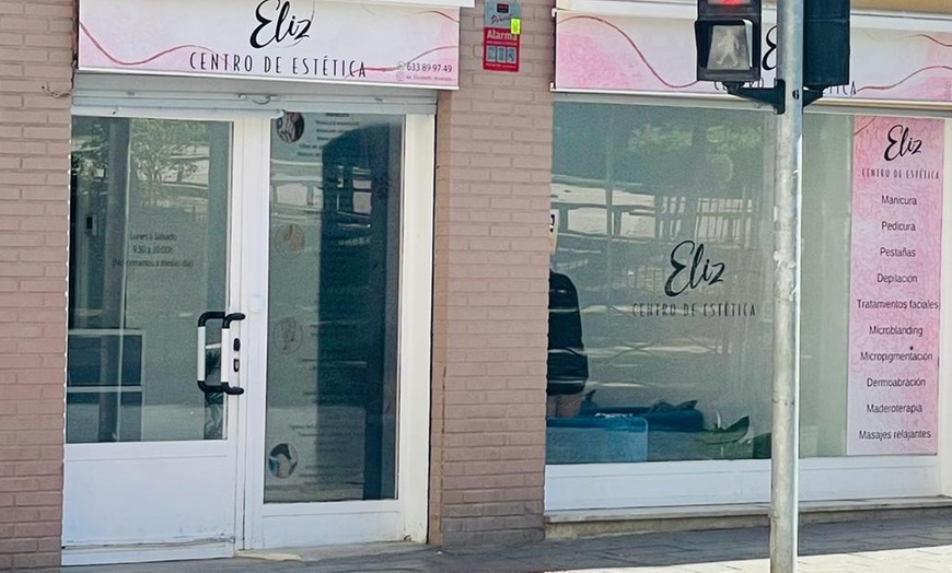 Image 11: Hollywood peeling con mascarilla de carbón activo y láser