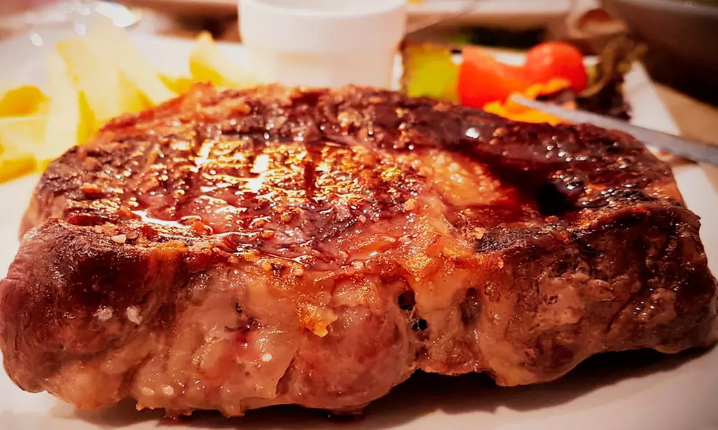 Menú argentino para 2 o 4 con entrante, principal, postre y vino