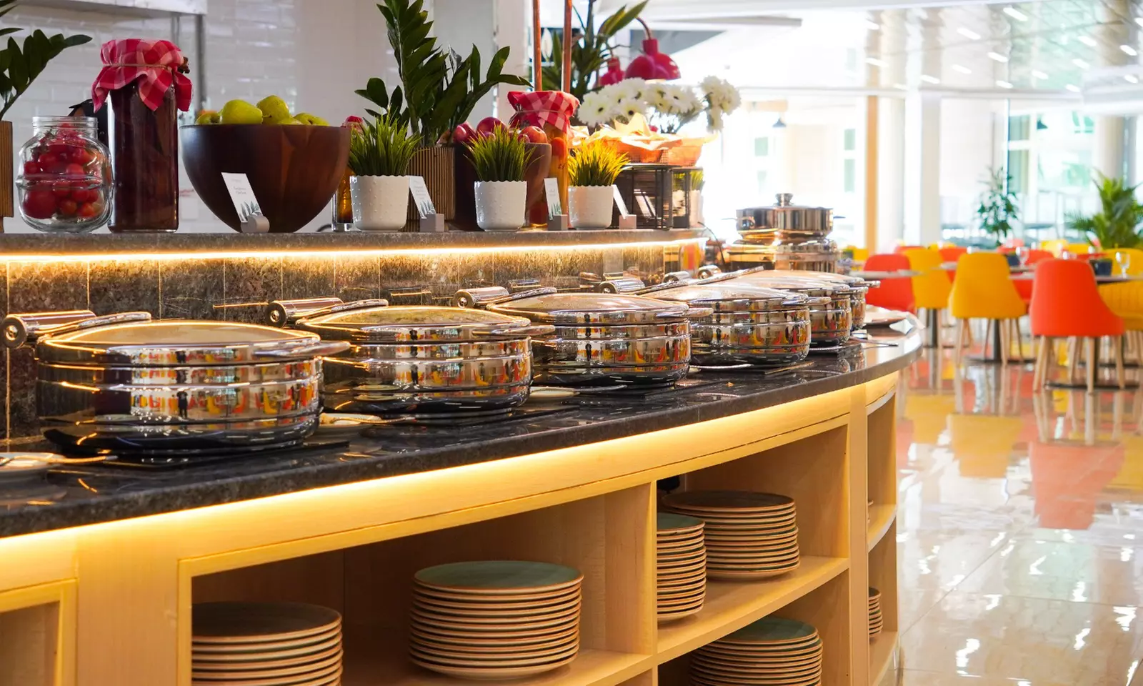 Enjoy 5* International, Italian, Mediterranean, or Seafood Theme Night