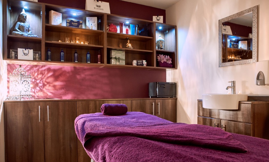 Image 8: 4* Two-Treatment Spa Package