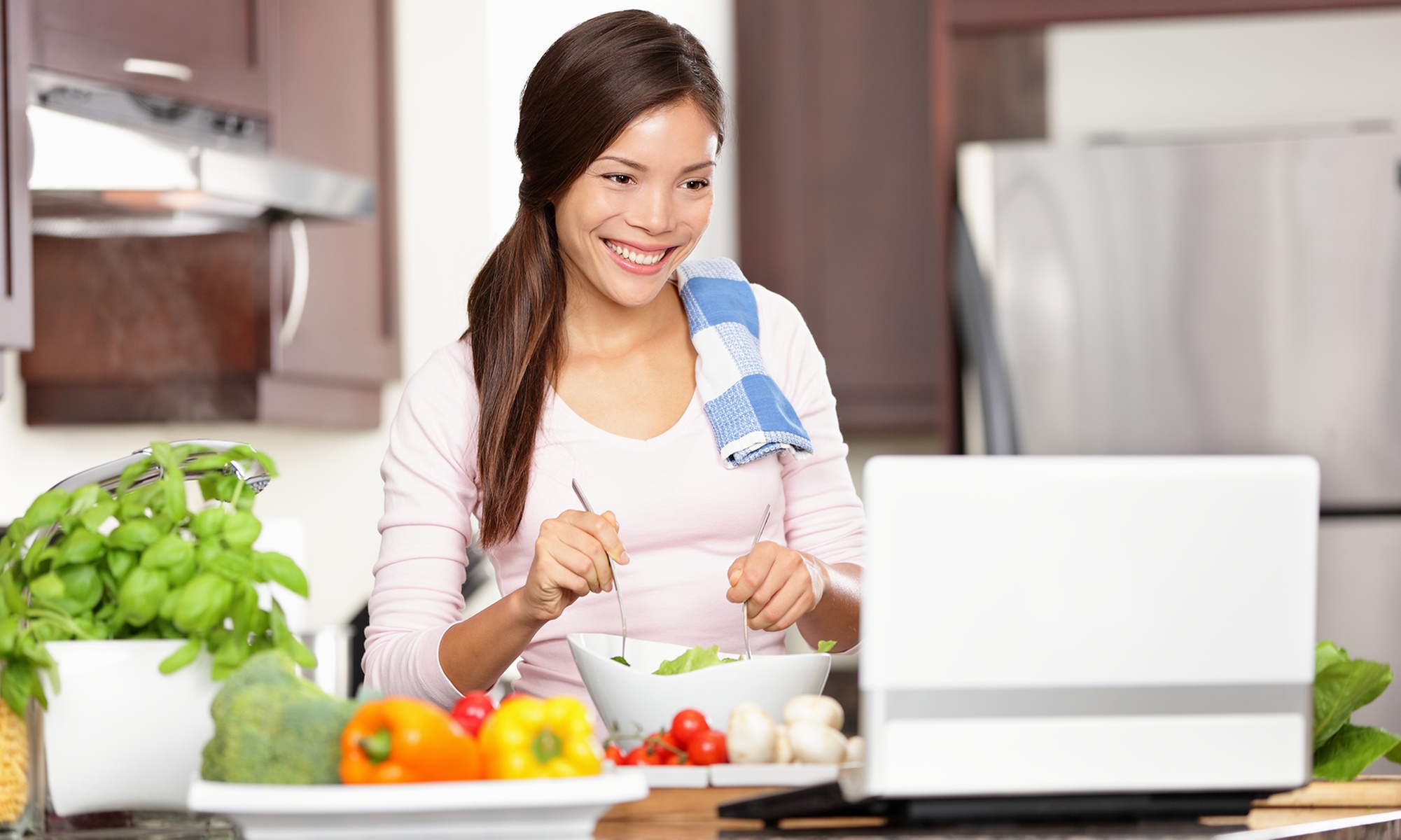 Boost Mood and Beauty with a Nutrition Course