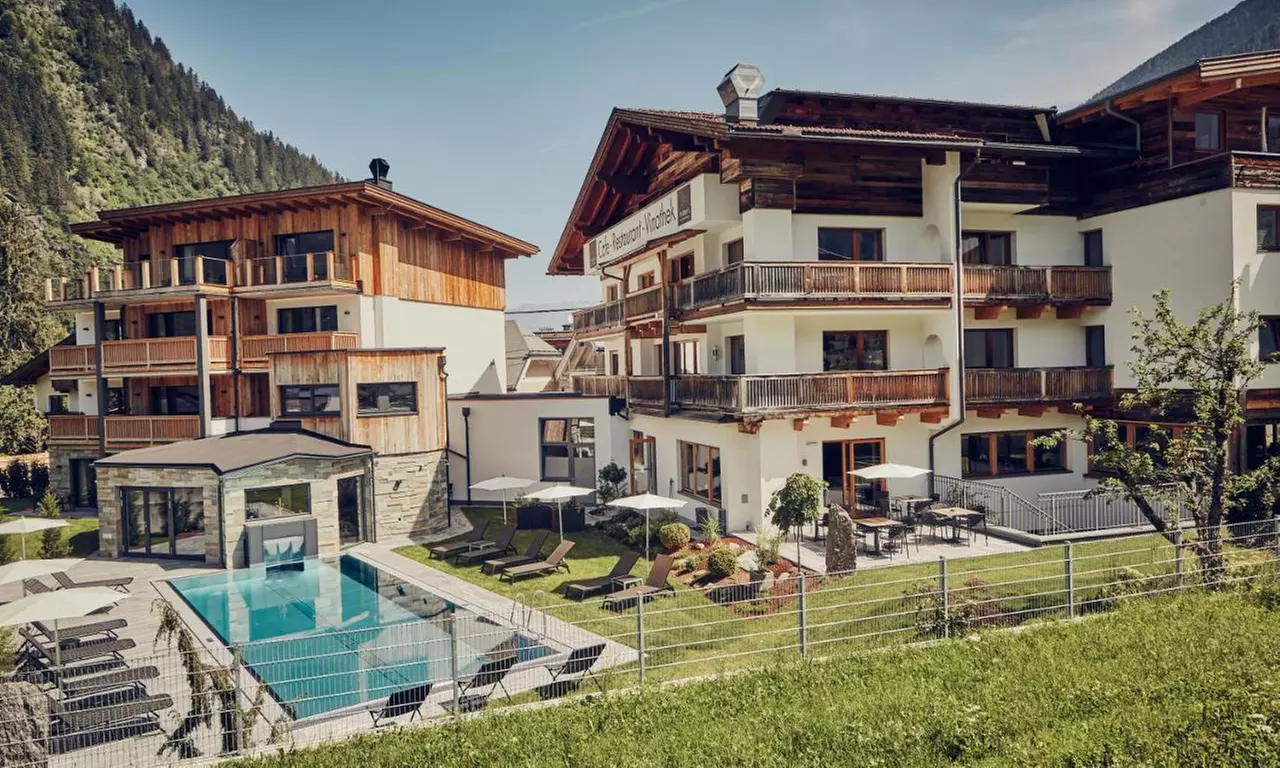 Zillertal: 2 Nächte für Zwei im Boutique Doppelzimmer mit Frühstück, Snack & SPA im 4* Huber’s Boutiquehotel Mayrhofen - Primary Image
