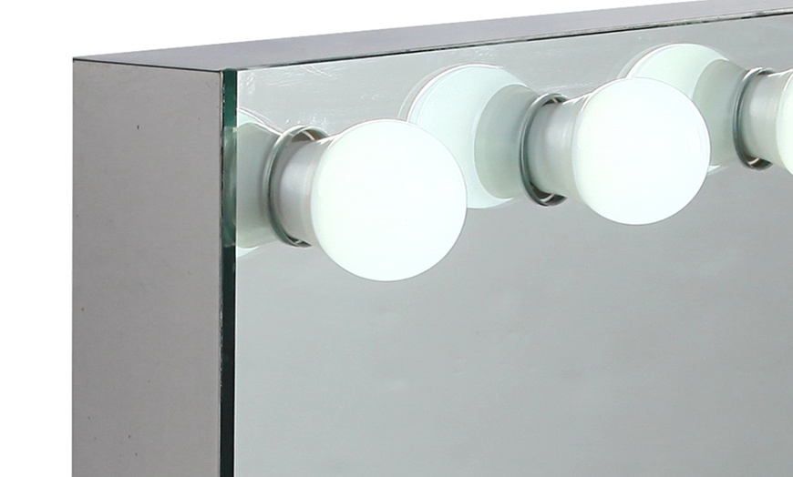 Image 6: Make-Up Mirror with LED lights