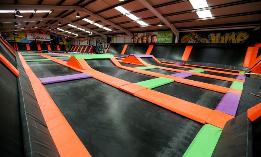 Image 2: One-Hour Trampoline Session