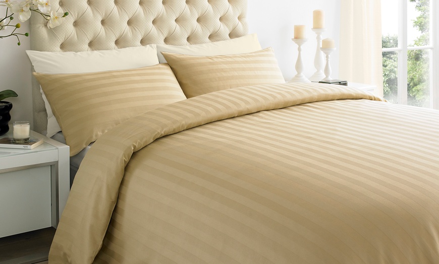 Image 7: Hotel Striped Bed Linen