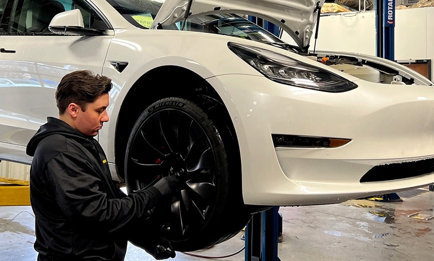 Image 5: Keep Your Engine Healthy with Meineke’s Oil Change Specials