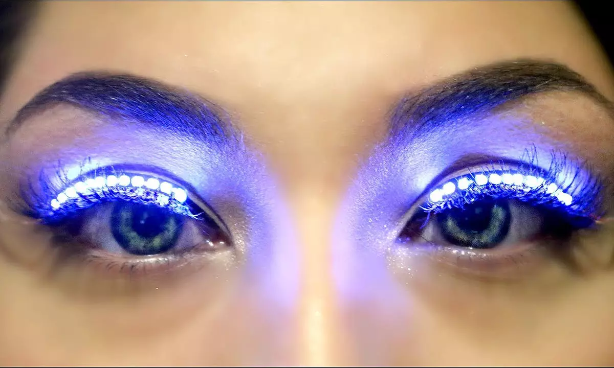 LED Lightup Glow Eyelashes - Primary Image