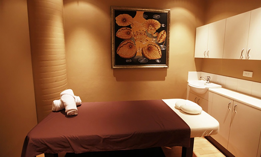 Image 3: One-Hour Aromatherapy Massage