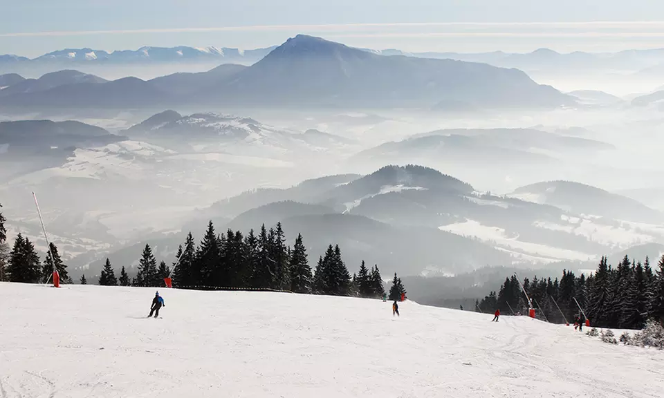 Słowacja: całodzienny narciarski skipass od 69,90 zł w Skiparku Kubinska Hola (do -38%) - Primary Image