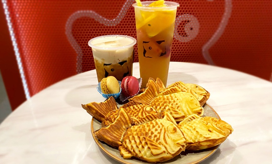 Image 4: Taiyaki Waffles w/ Fruity Tea