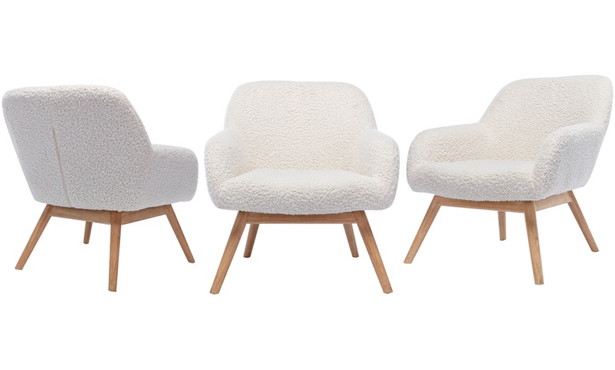 Image 5: Sillón de diseño acolchado con patas de madera