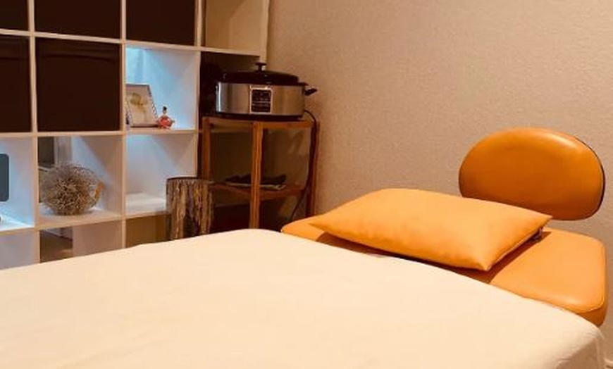 Image 3: 30/60 Min. Massage für Frauen nach Wahl, je nach Option inkl. Aromaöl