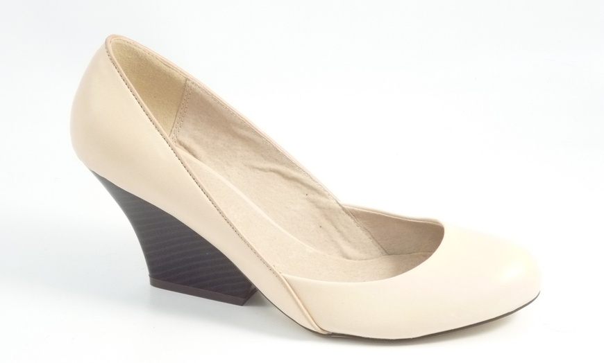 Image 7: Peep-Toe Wedge Shoes