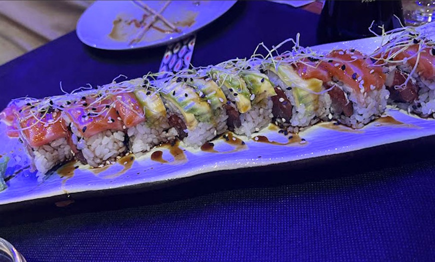 Image 12: ♨ Menú japonés con entrante, 2 platos y bebida en Konkai Sushi