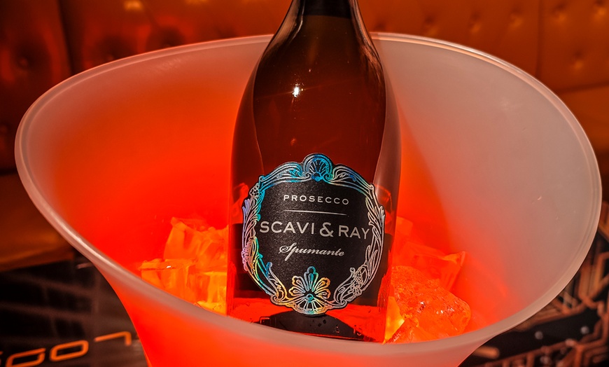 Image 10: Partybox Paket mit 3 Std. Karaoke und Prosecco für bis zu 14 Personen