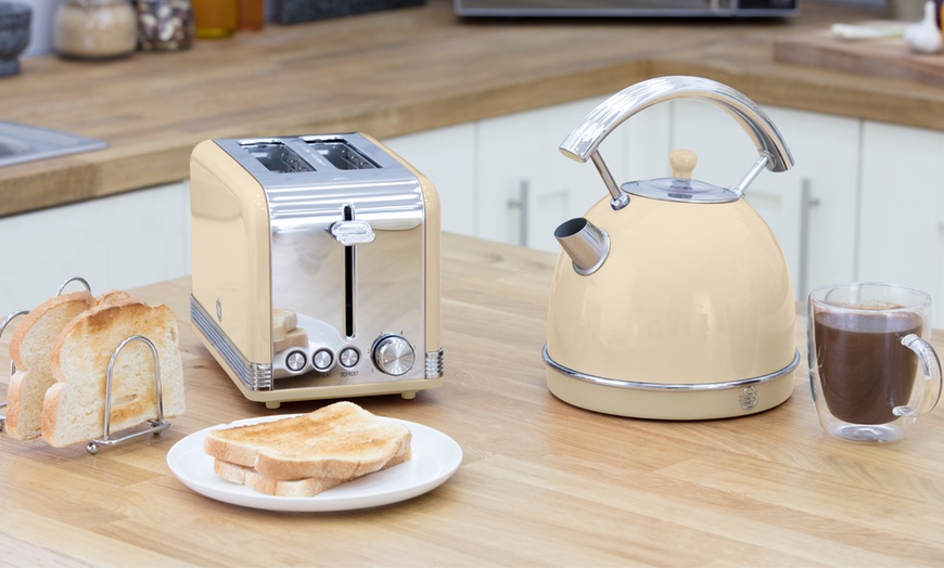 Image 3: Swan Retro Kettle and Toaster Set